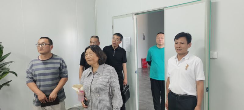 市農(nóng)業(yè)農(nóng)村局梁局長(zhǎng)、產(chǎn)業(yè)科長(zhǎng)戴禮